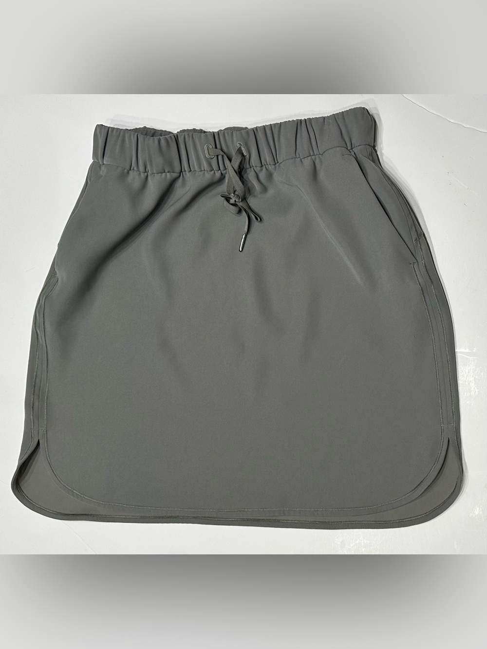 LULULEMON On The Fly Grey Green Elastic Drawstring Waist Skirt Pockets Size 10 - Picture 3 of 16